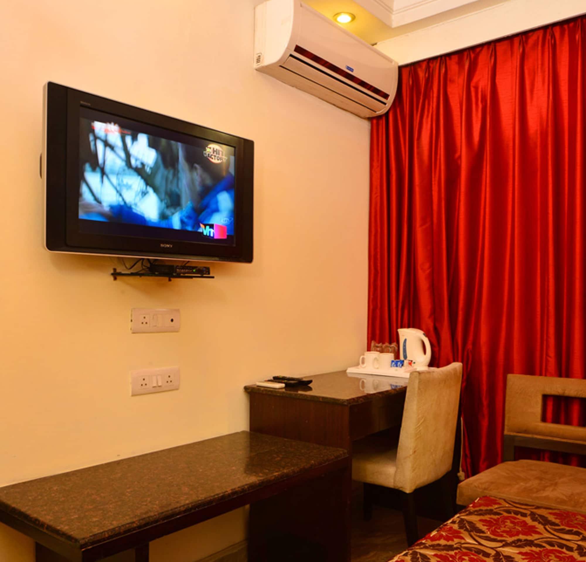 Hotel Shanti Palace West Patel Nagar Yeni Delhi Dış mekan fotoğraf