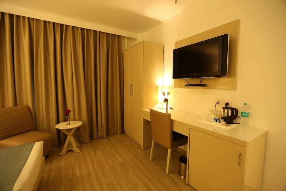 Hotel Shanti Palace West Patel Nagar Yeni Delhi Dış mekan fotoğraf