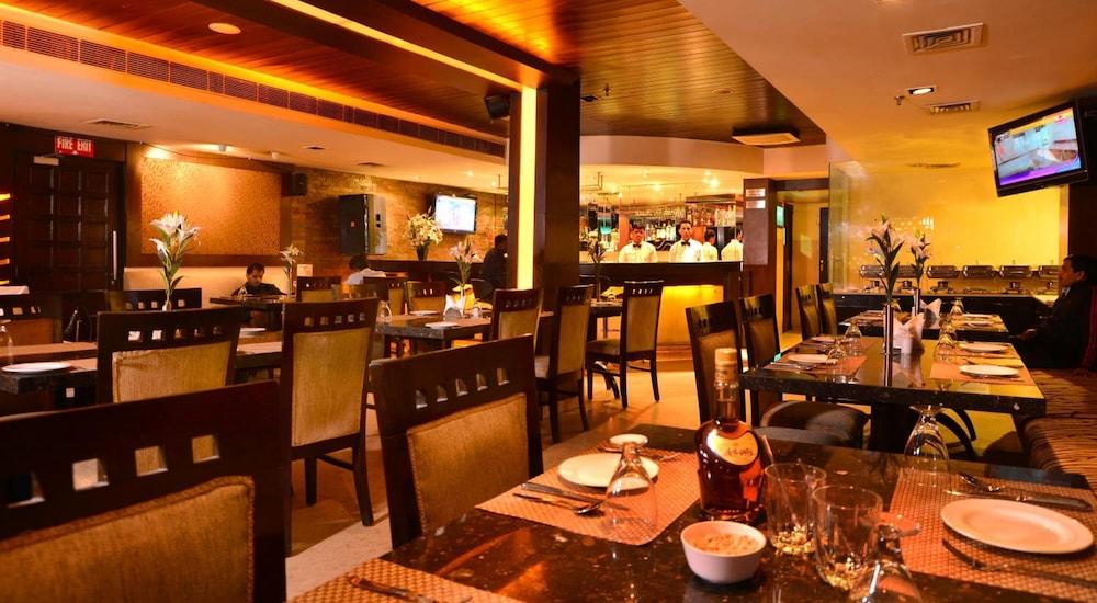 Hotel Shanti Palace West Patel Nagar Yeni Delhi Dış mekan fotoğraf