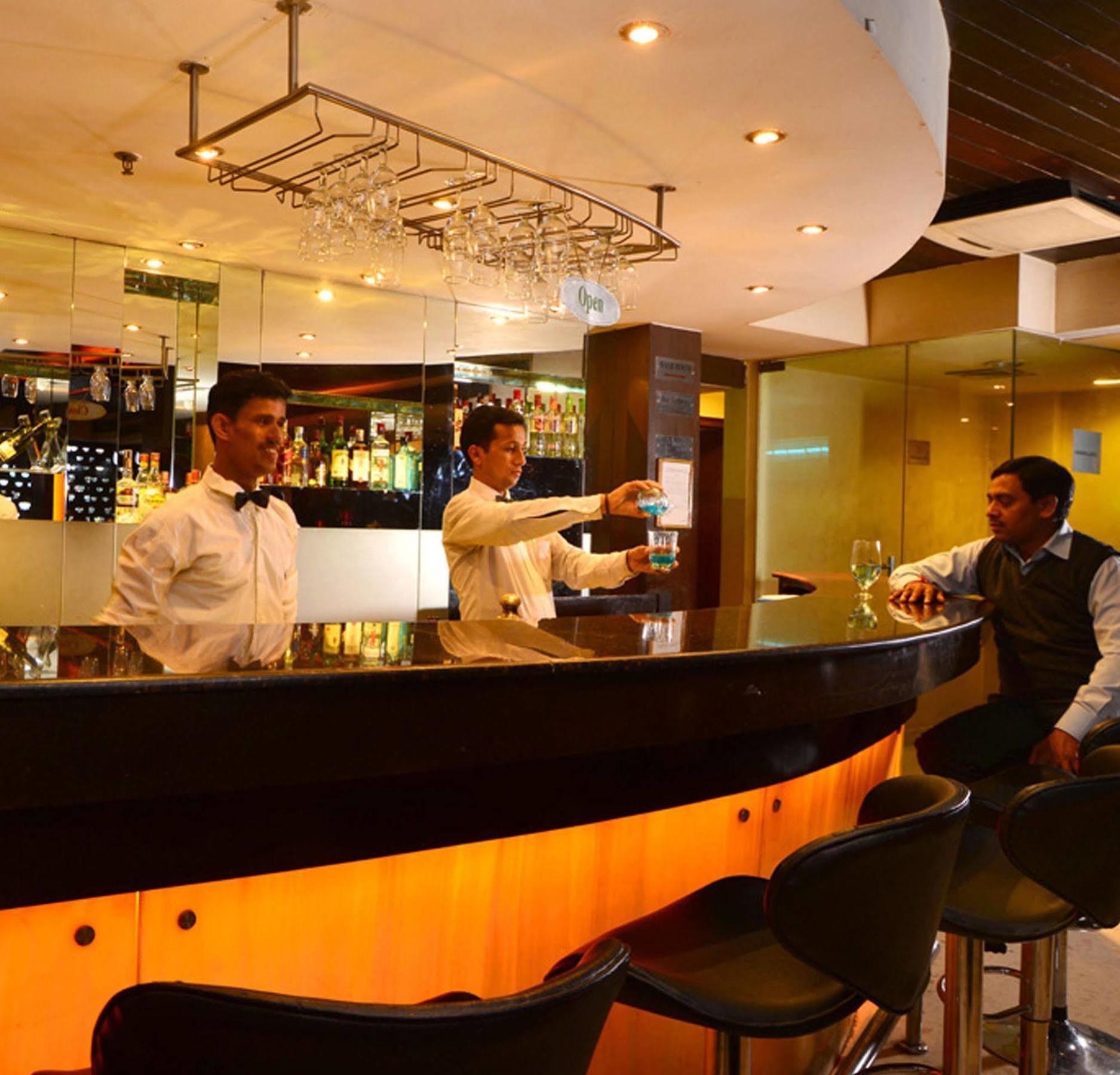 Hotel Shanti Palace West Patel Nagar Yeni Delhi Dış mekan fotoğraf
